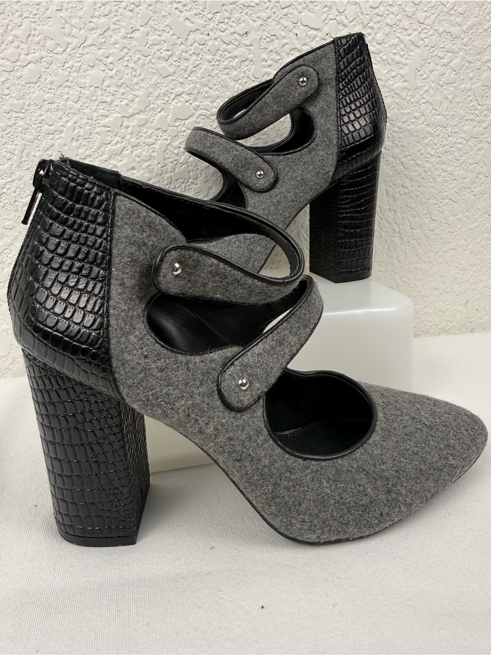 GB Gianni Bini Gray Pointed Toe Block Heel Pumps | Faux Reptile | Women's 8
